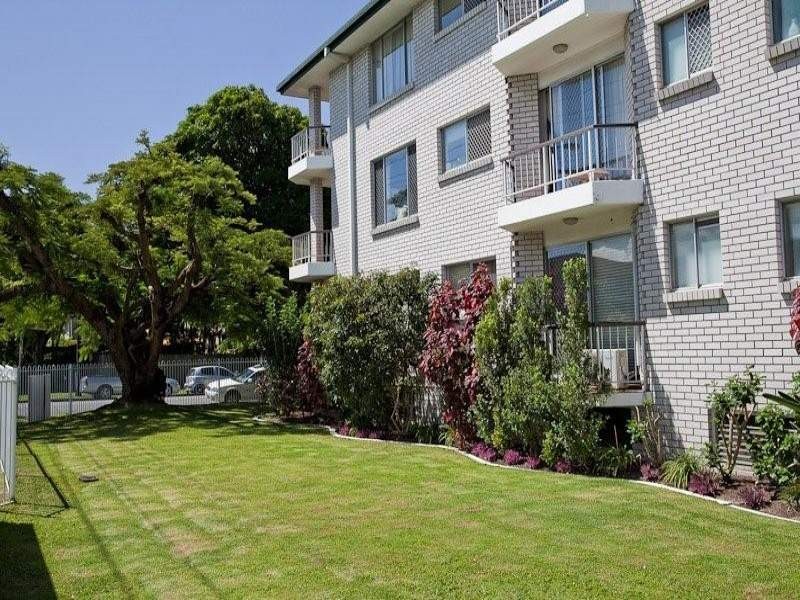 4/141 Surf Parade, Broadbeach QLD 4218