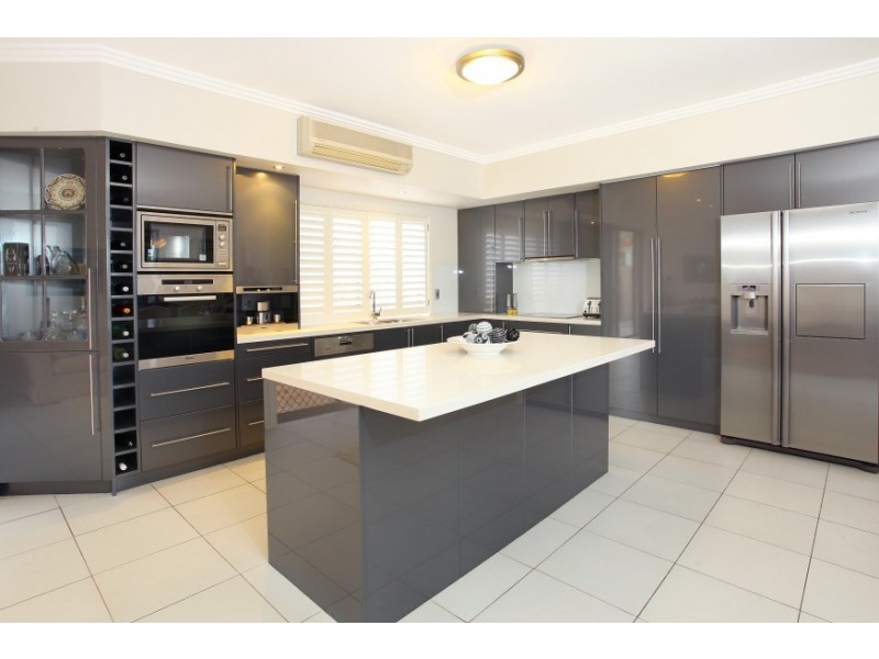 13 Renate Way, Benowa Waters QLD 4217