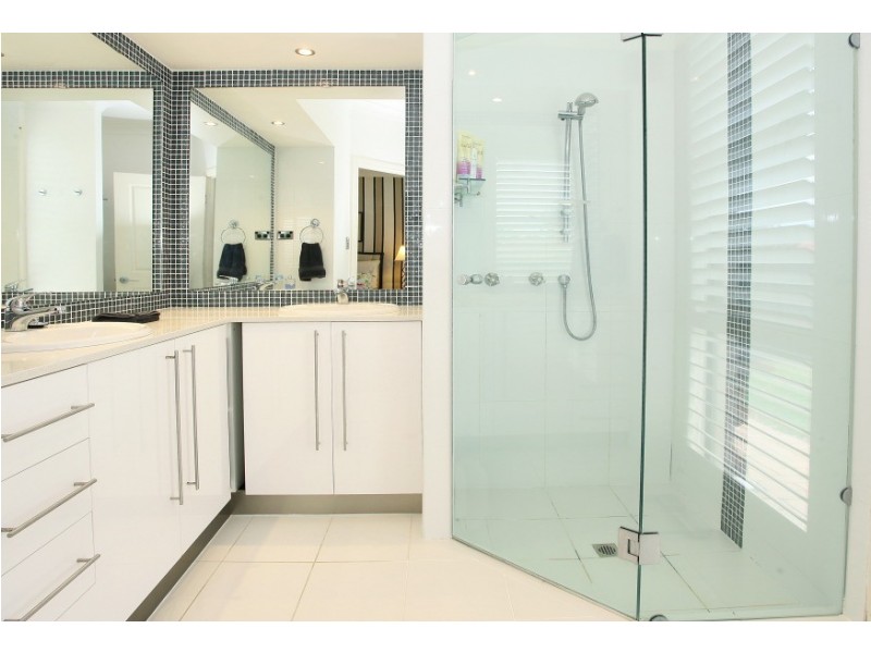 13 Renate Way, Benowa Waters QLD 4217