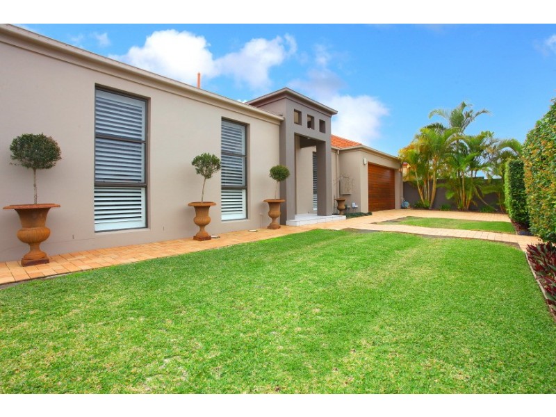 13 Renate Way, Benowa Waters QLD 4217