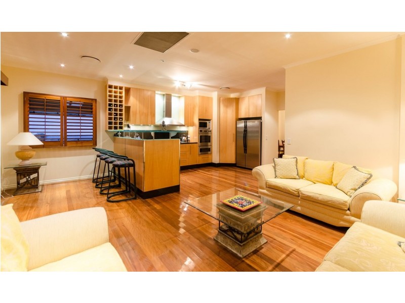 24 Paradise Drive, Eagle Heights QLD 4271