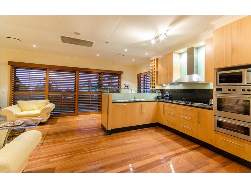 24 Paradise Drive, Eagle Heights QLD 4271