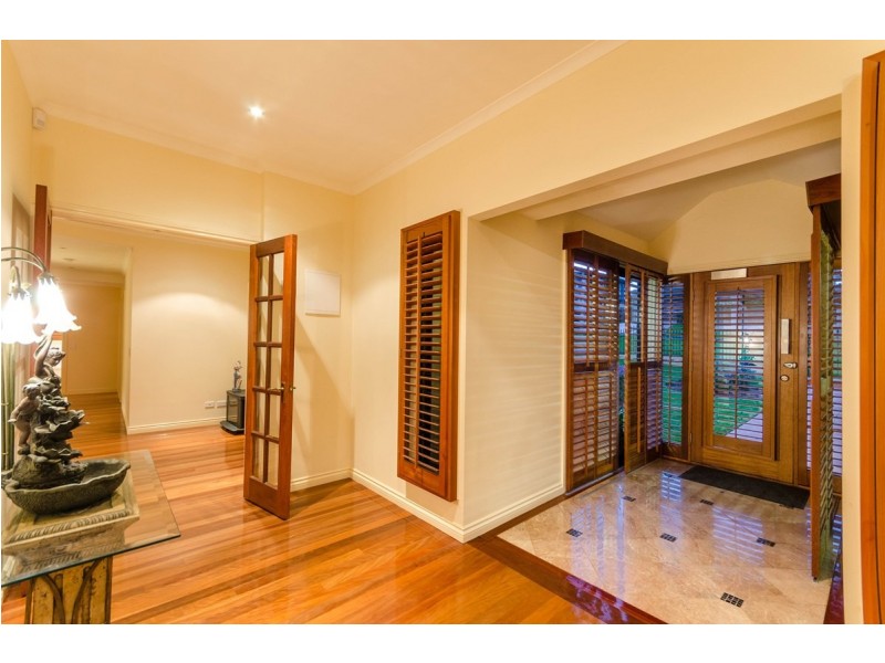 24 Paradise Drive, Eagle Heights QLD 4271