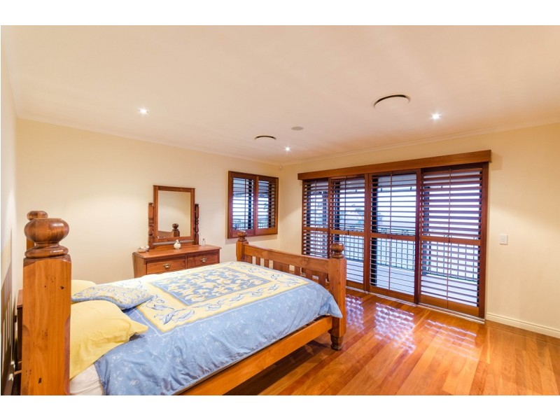 24 Paradise Drive, Eagle Heights QLD 4271