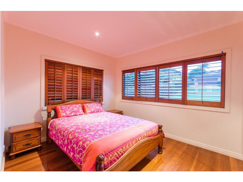 24 Paradise Drive, Eagle Heights QLD 4271