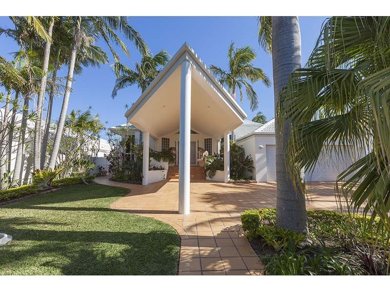 26 Cabana Boulevard, Benowa Waters QLD 4217