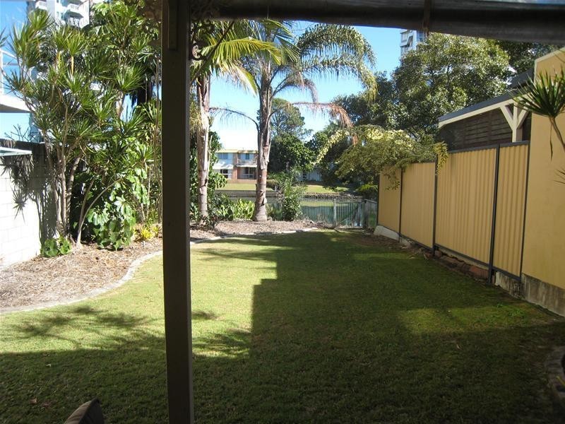 1/18 Paradise Island, Surfers Paradise QLD 4217