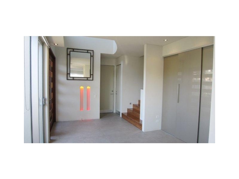 1/12 Oak Avenue, Surfers Paradise QLD 4217