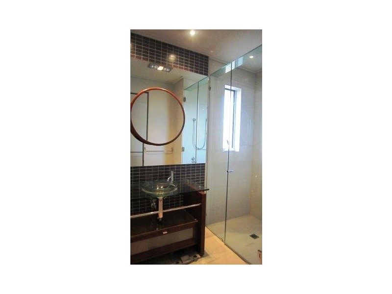 1/12 Oak Avenue, Surfers Paradise QLD 4217