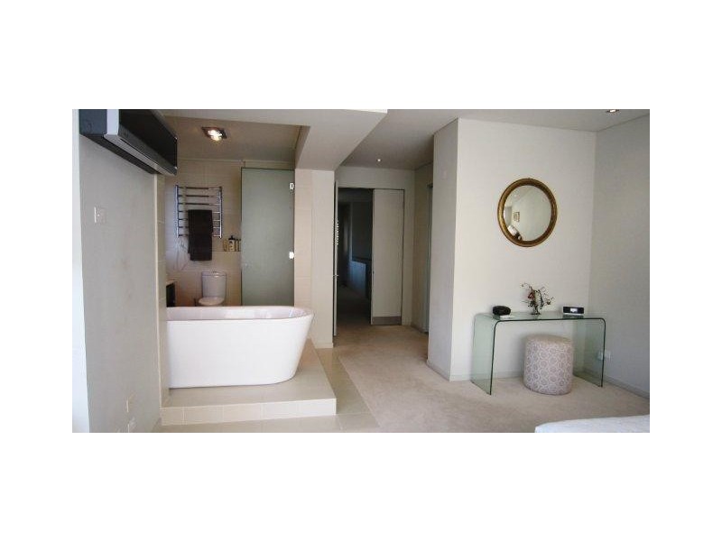 1/12 Oak Avenue, Surfers Paradise QLD 4217