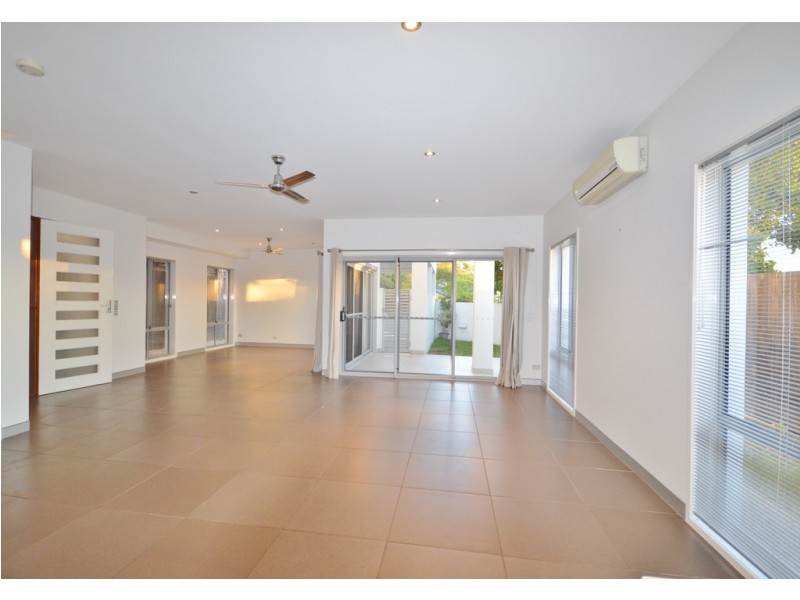 33 Chester Terrace, Southport QLD 4215