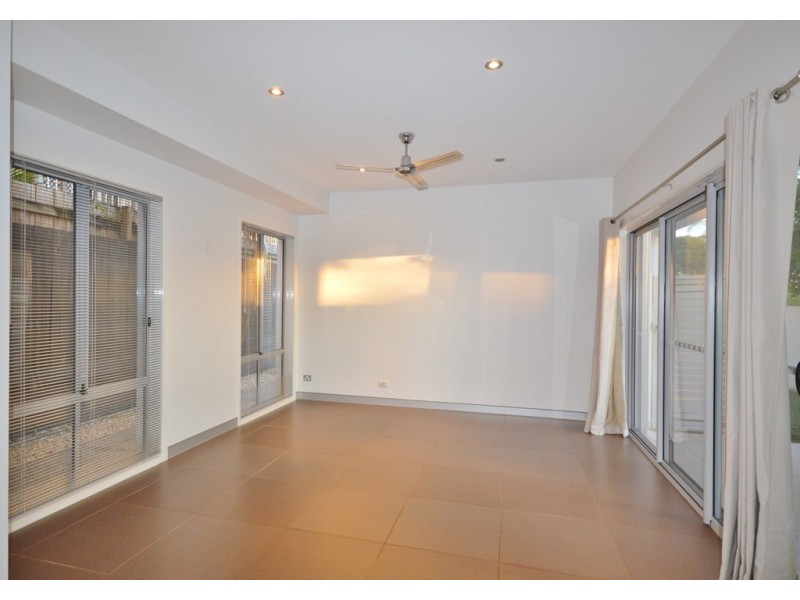 33 Chester Terrace, Southport QLD 4215