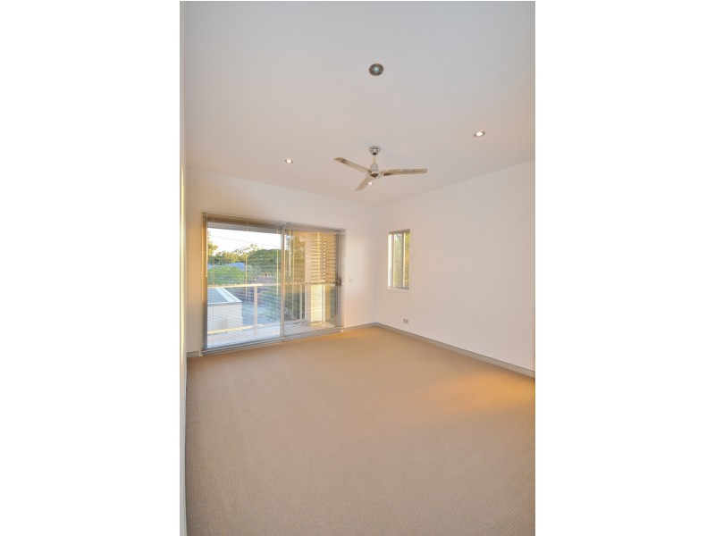 33 Chester Terrace, Southport QLD 4215
