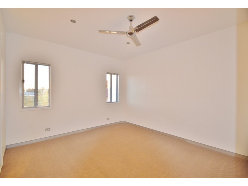 33 Chester Terrace, Southport QLD 4215