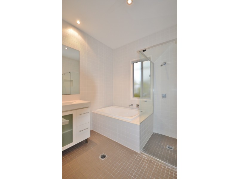33 Chester Terrace, Southport QLD 4215