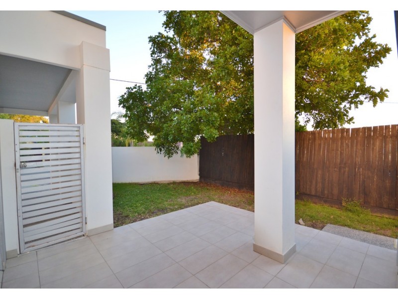 33 Chester Terrace, Southport QLD 4215