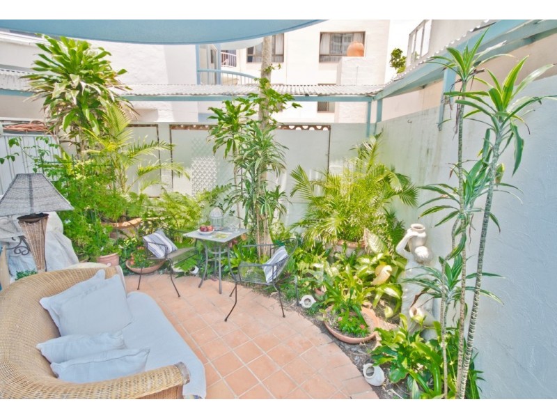 2/26 ‘Paros on the Beach’ OId Burleigh Rd, Surfers Paradise QLD 4217