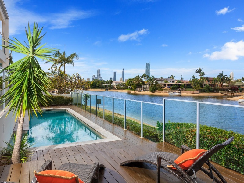 17 Alvarado Court, Broadbeach Waters QLD 4218