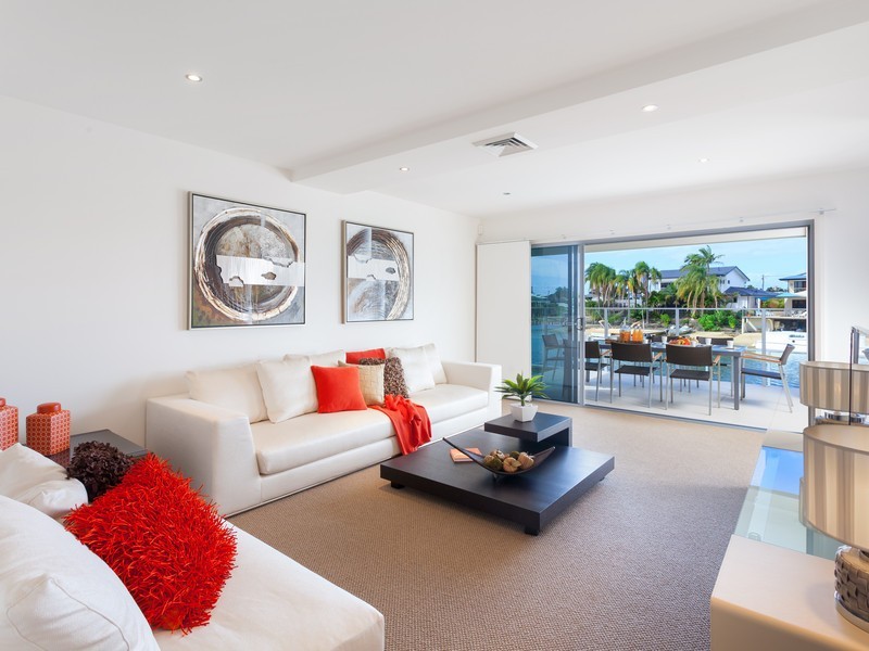 17 Alvarado Court, Broadbeach Waters QLD 4218