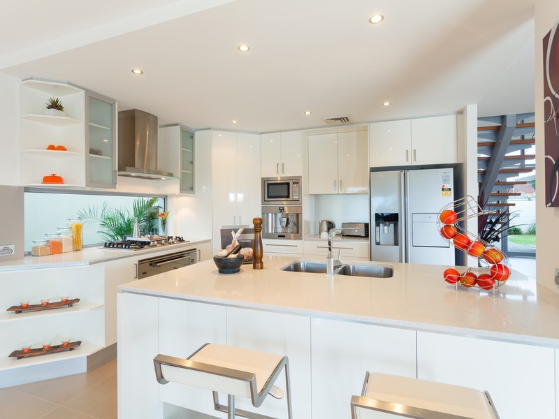 17 Alvarado Court, Broadbeach Waters QLD 4218