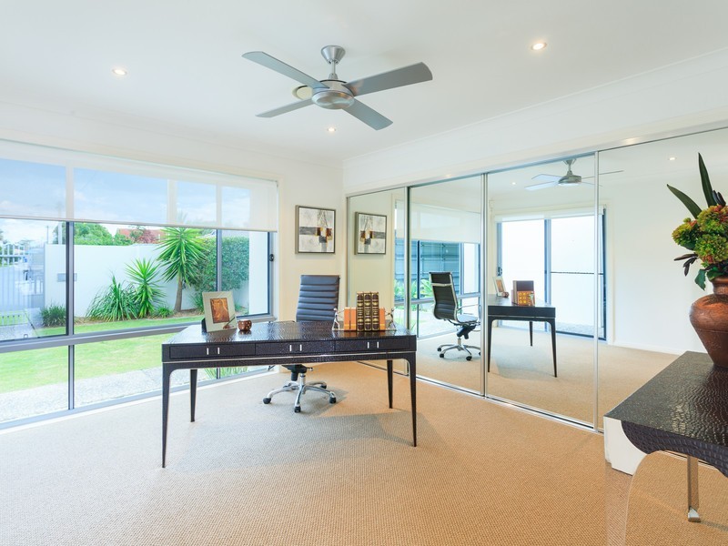 17 Alvarado Court, Broadbeach Waters QLD 4218