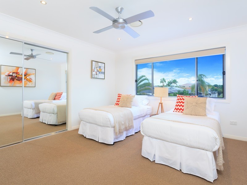 17 Alvarado Court, Broadbeach Waters QLD 4218