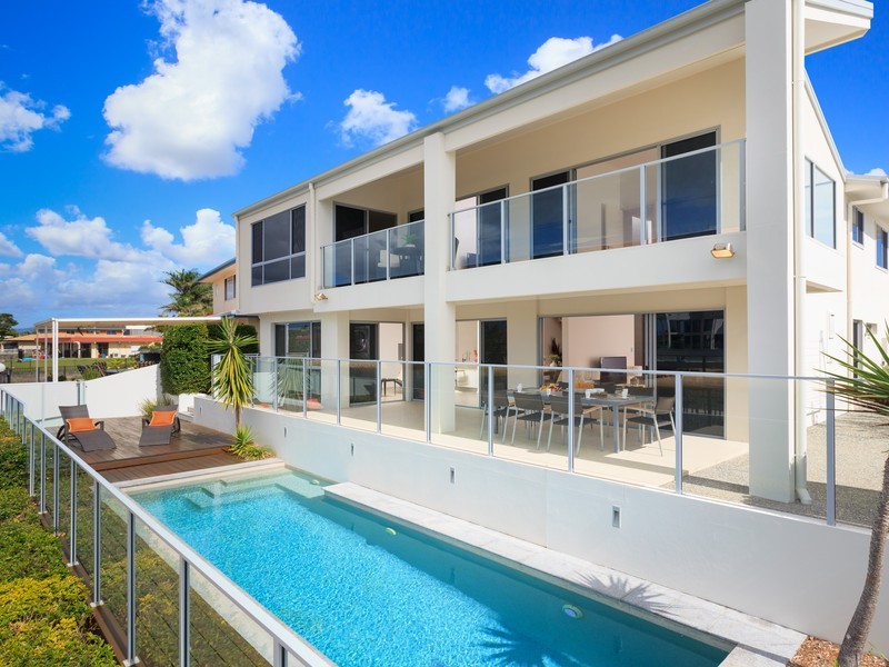 17 Alvarado Court, Broadbeach Waters QLD 4218