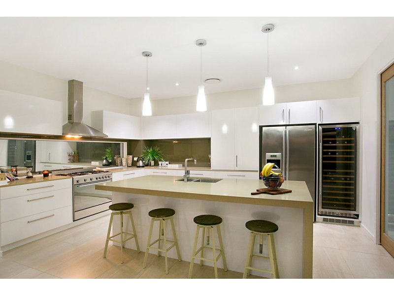 95 Sir Bruce Small Boulevard, Benowa Waters QLD 4217