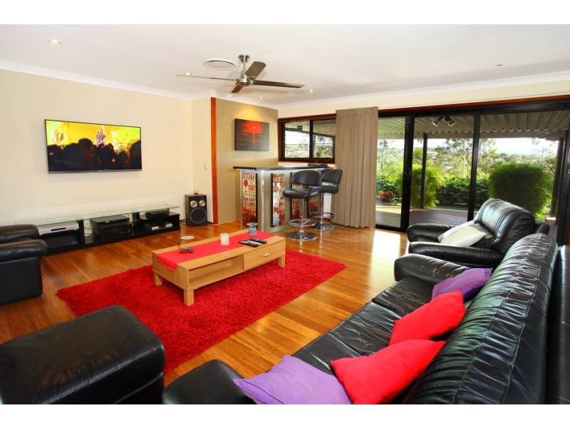 19 Uplands Drive, Parkwood QLD 4214