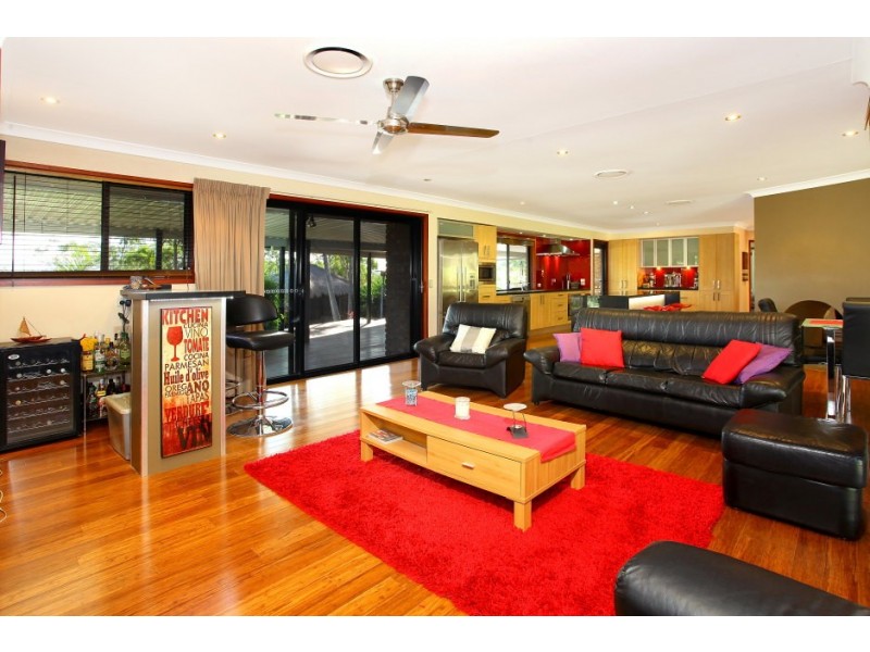 19 Uplands Drive, Parkwood QLD 4214