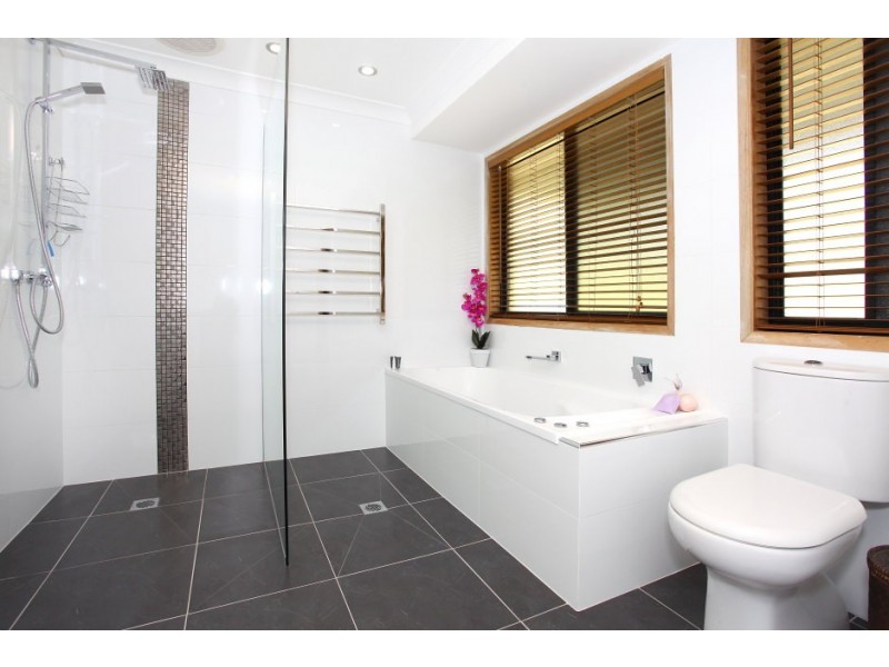 19 Uplands Drive, Parkwood QLD 4214