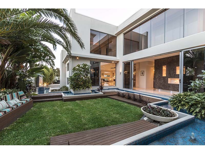 27 Knightsbridge Parade East, Sovereign Islands QLD 4216