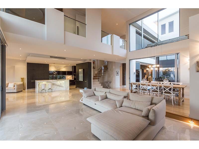 27 Knightsbridge Parade East, Sovereign Islands QLD 4216