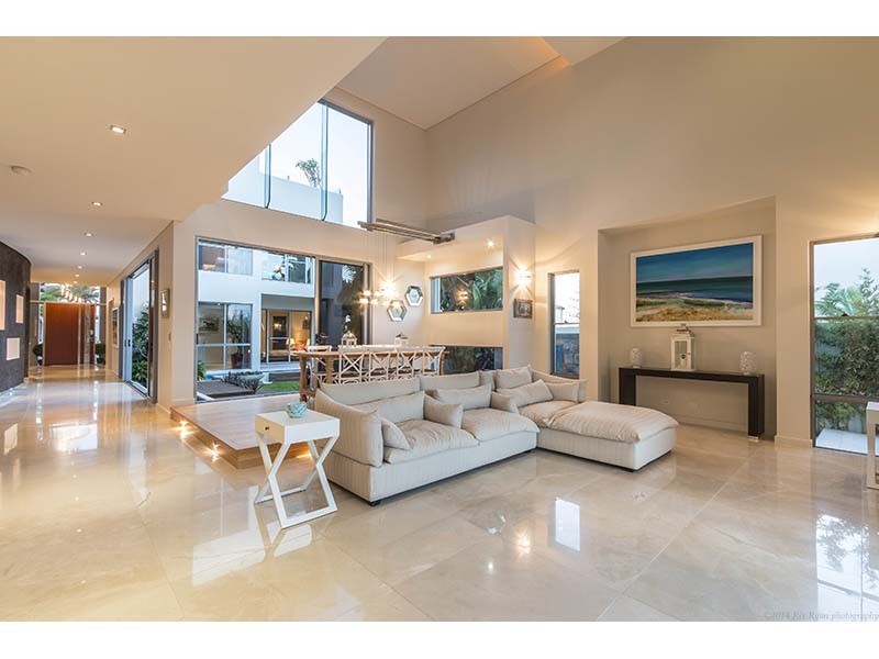 27 Knightsbridge Parade East, Sovereign Islands QLD 4216