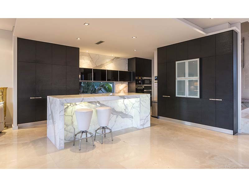 27 Knightsbridge Parade East, Sovereign Islands QLD 4216