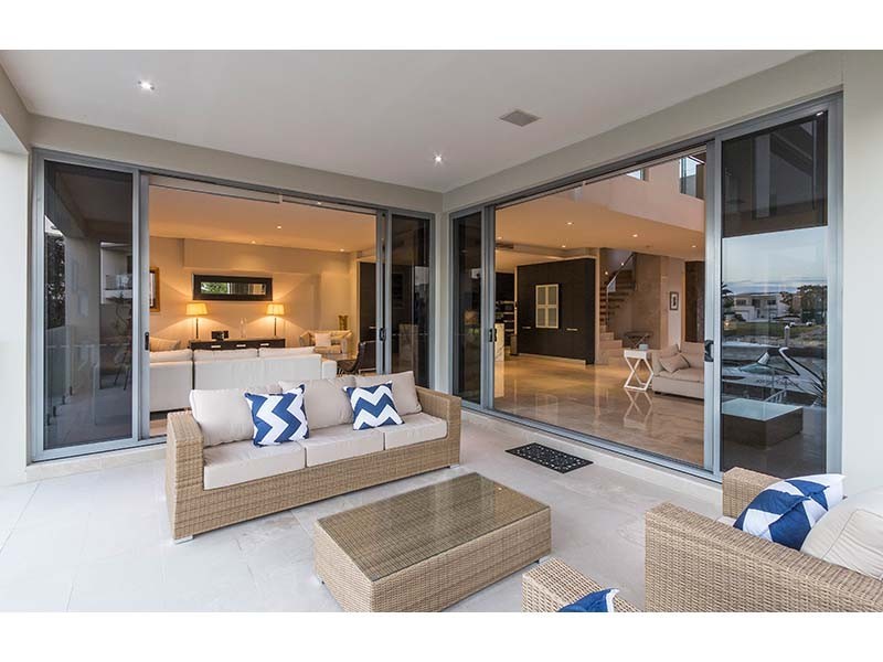 27 Knightsbridge Parade East, Sovereign Islands QLD 4216