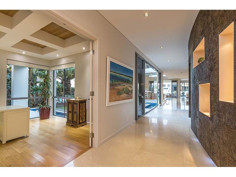 27 Knightsbridge Parade East, Sovereign Islands QLD 4216