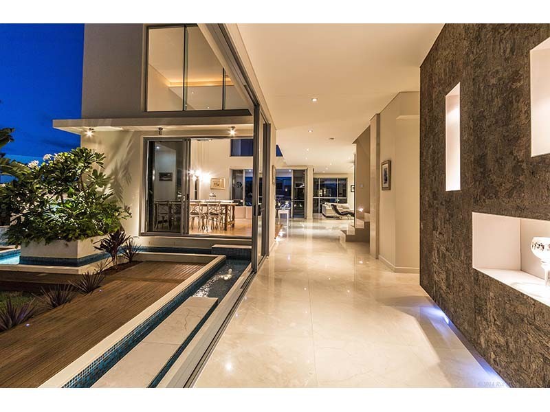 27 Knightsbridge Parade East, Sovereign Islands QLD 4216