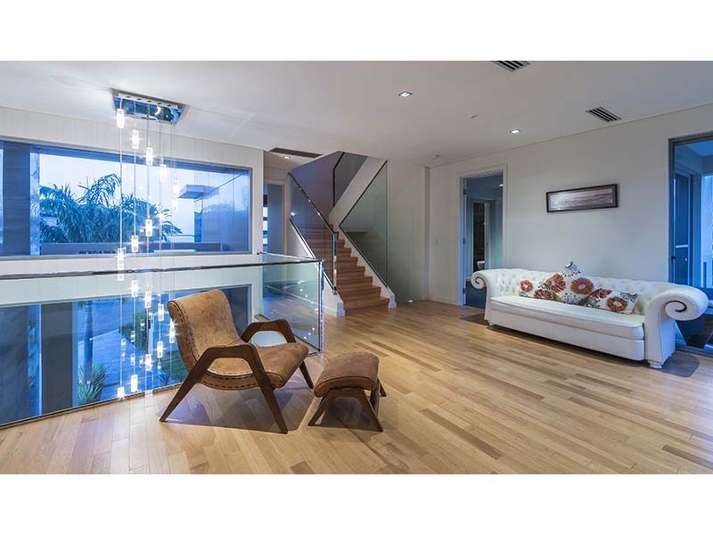 27 Knightsbridge Parade East, Sovereign Islands QLD 4216
