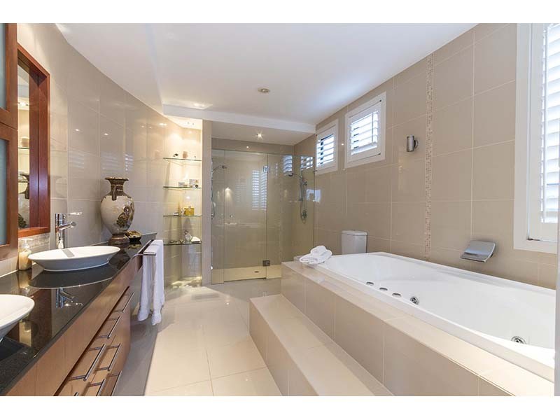 27B Sunrise Boulevard, Surfers Paradise QLD 4217