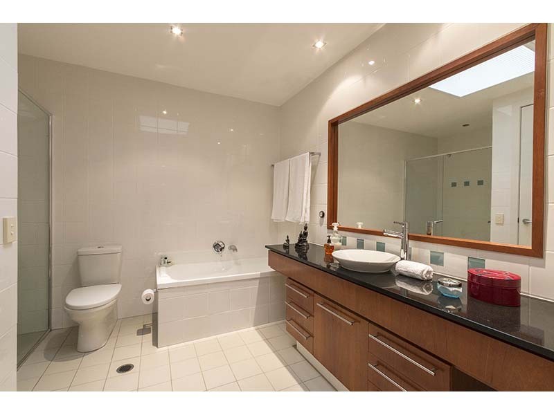 27B Sunrise Boulevard, Surfers Paradise QLD 4217