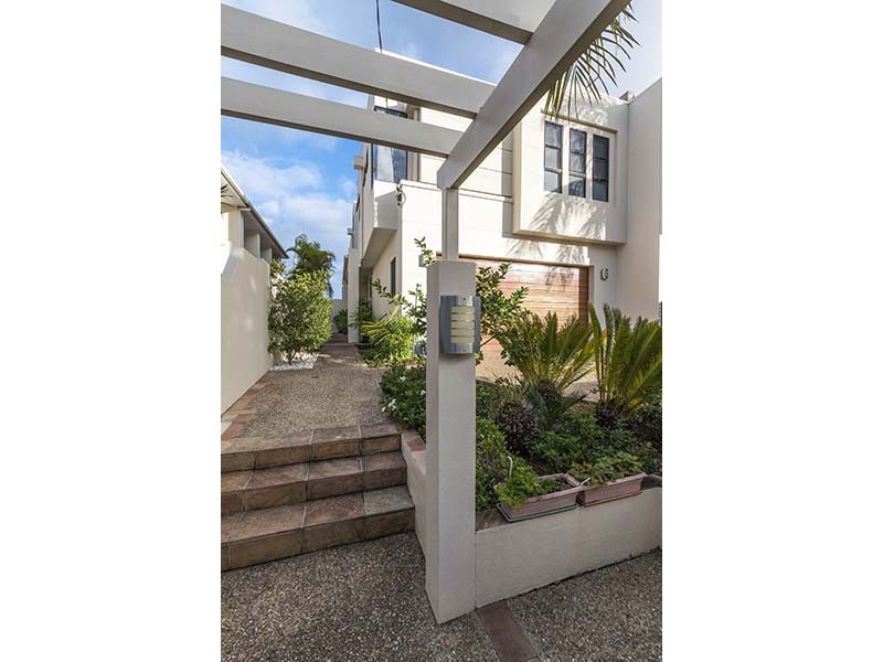 27B Sunrise Boulevard, Surfers Paradise QLD 4217