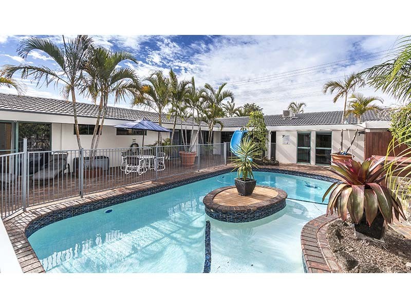 76 Salerno Street, Isle Of Capri QLD 4217