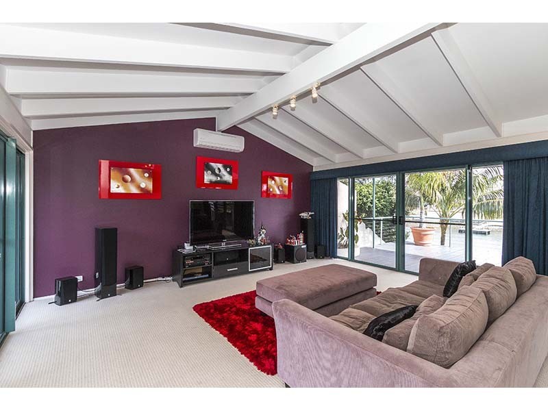 76 Salerno Street, Isle Of Capri QLD 4217