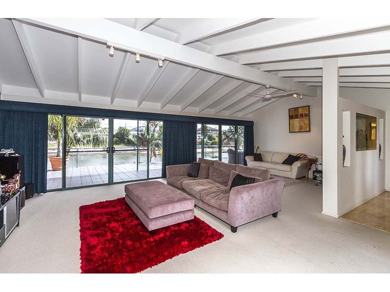 76 Salerno Street, Isle Of Capri QLD 4217
