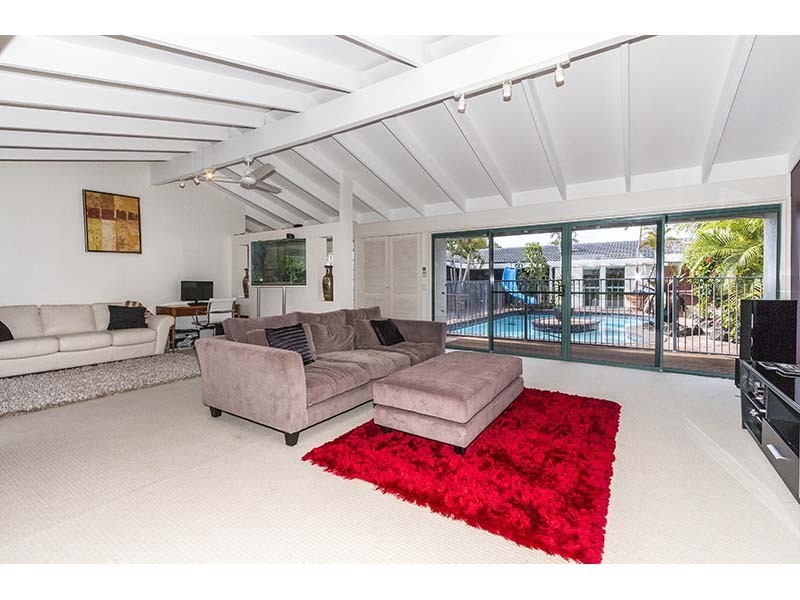 76 Salerno Street, Isle Of Capri QLD 4217