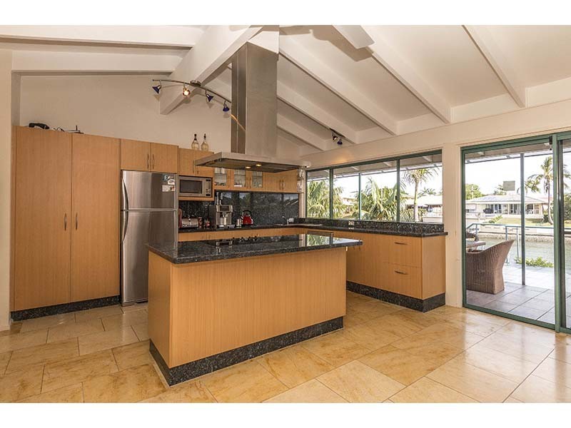 76 Salerno Street, Isle Of Capri QLD 4217