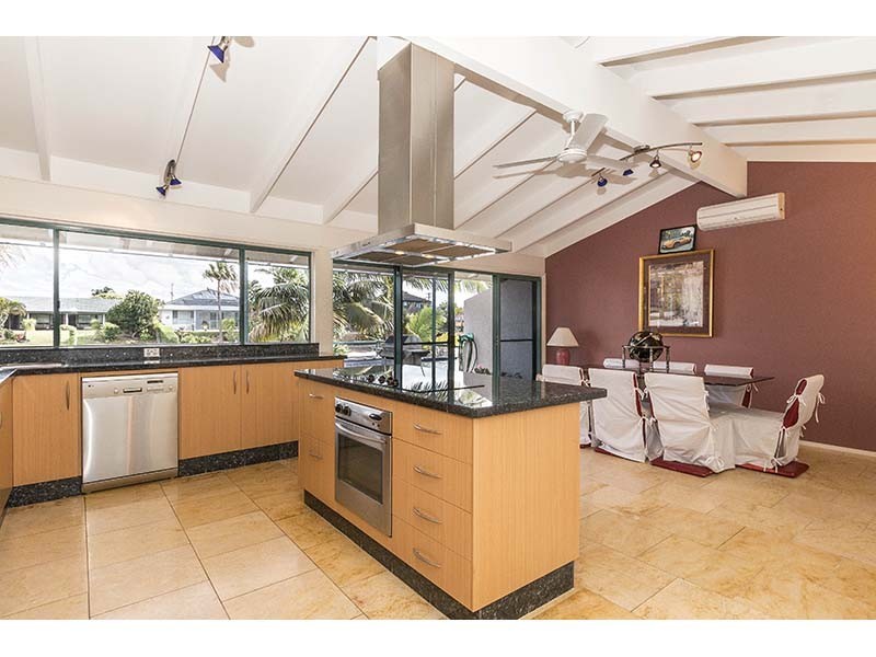 76 Salerno Street, Isle Of Capri QLD 4217