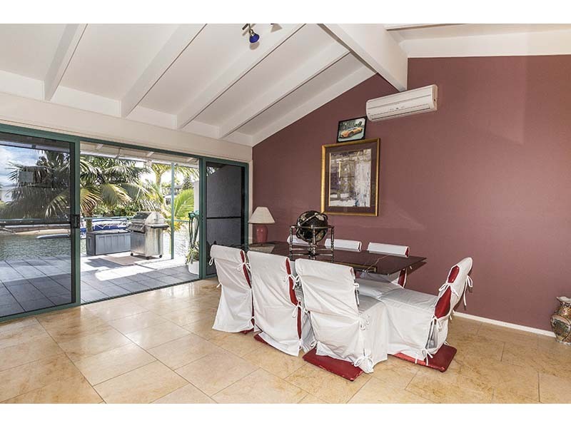 76 Salerno Street, Isle Of Capri QLD 4217