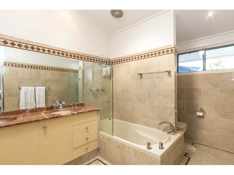 76 Salerno Street, Isle Of Capri QLD 4217